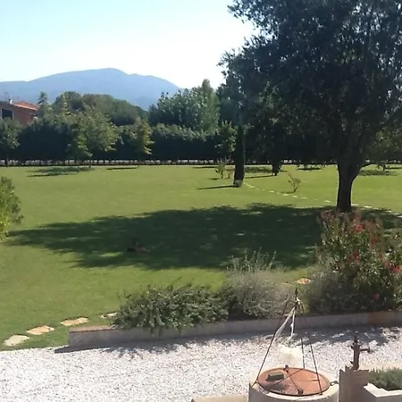 La Casa Rossa Nocleg ze śniadaniem *