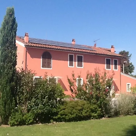ベッド・アンド・ブレックファスト La Casa Rossa